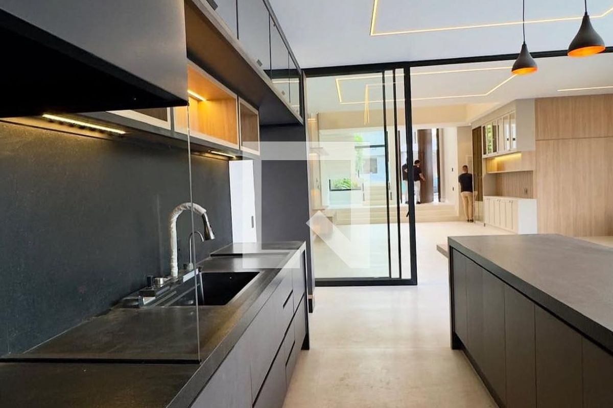 Casa à Venda - Swiss Park, 3 Quartos,  314 m2 em , Campinas - sp | SoloBR