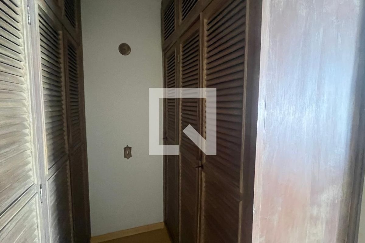 Casa à Venda - Guanabara, 3 Quartos,  242 m2 em , Campinas - sp | SoloBR