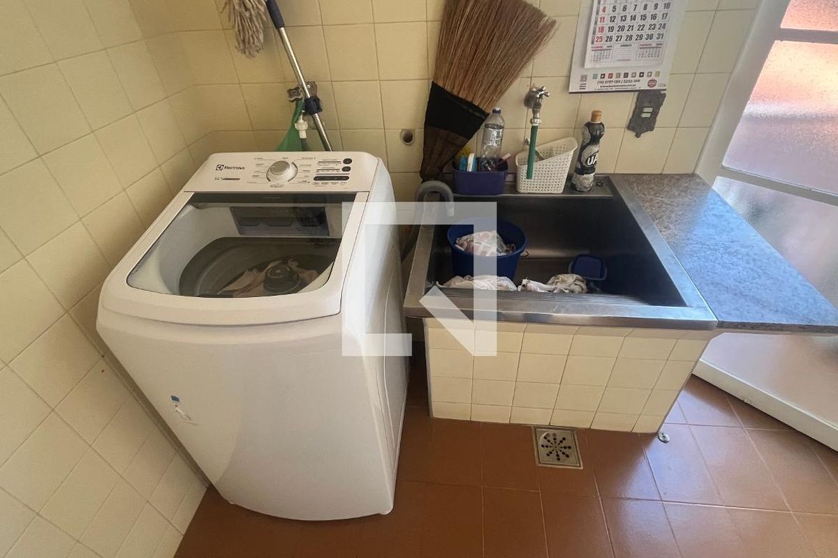 Casa à Venda - Guanabara, 3 Quartos,  242 m2 em , Campinas - sp | SoloBR