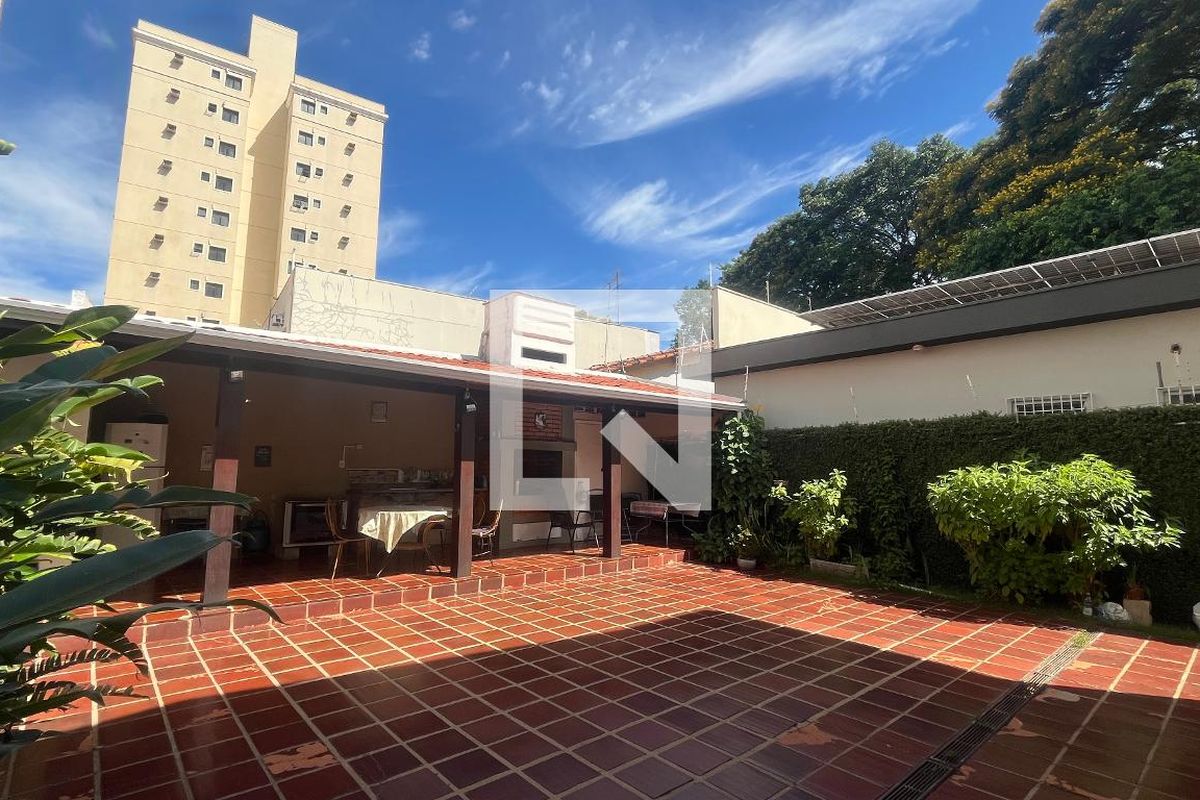 Casa à Venda - Guanabara, 3 Quartos,  242 m2 em , Campinas - sp | SoloBR