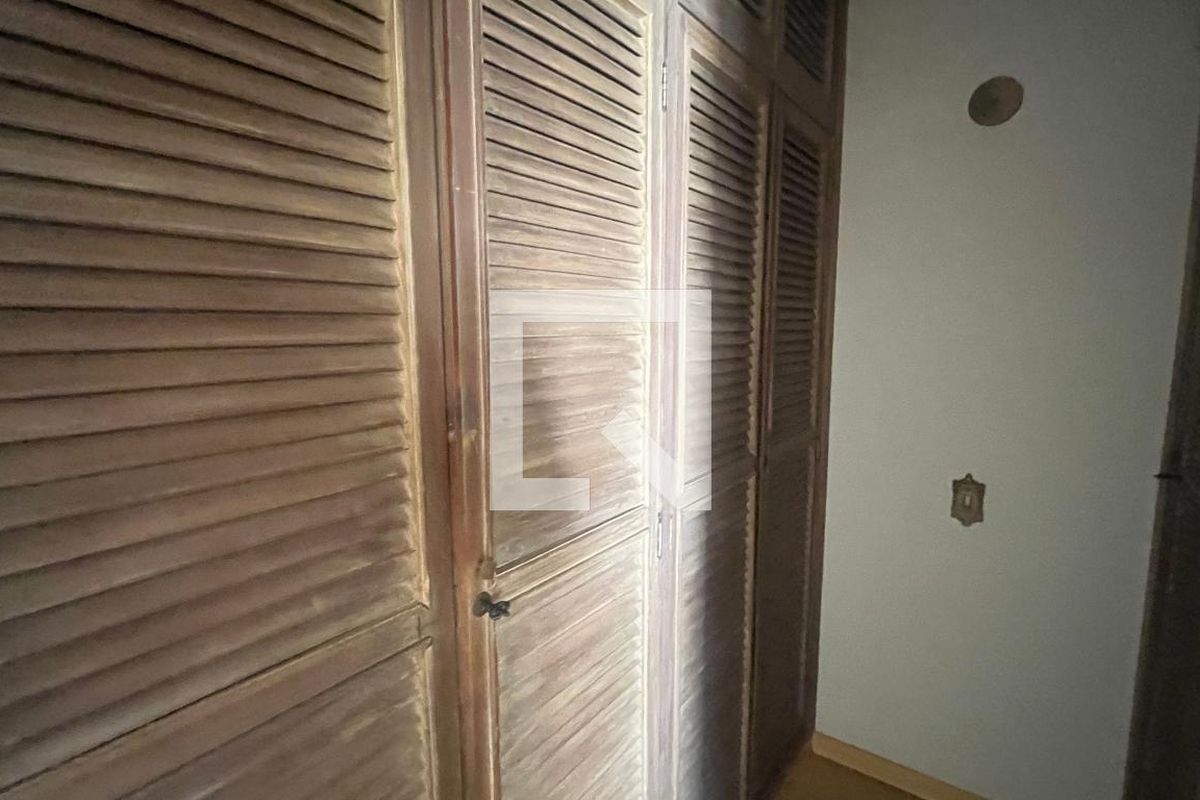 Casa à Venda - Guanabara, 3 Quartos,  242 m2 em , Campinas - sp | SoloBR