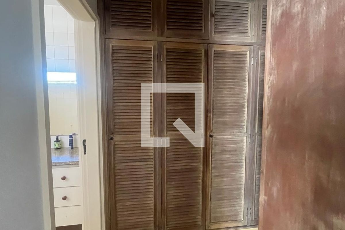 Casa à Venda - Guanabara, 3 Quartos,  242 m2 em , Campinas - sp | SoloBR