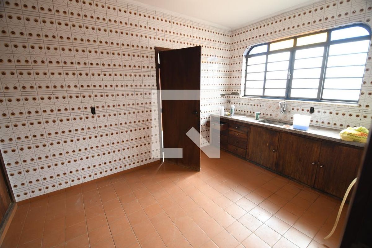 Casa à Venda - Jardim Chapadão, 3 Quartos,  330 m2 em , Campinas - sp | SoloBR