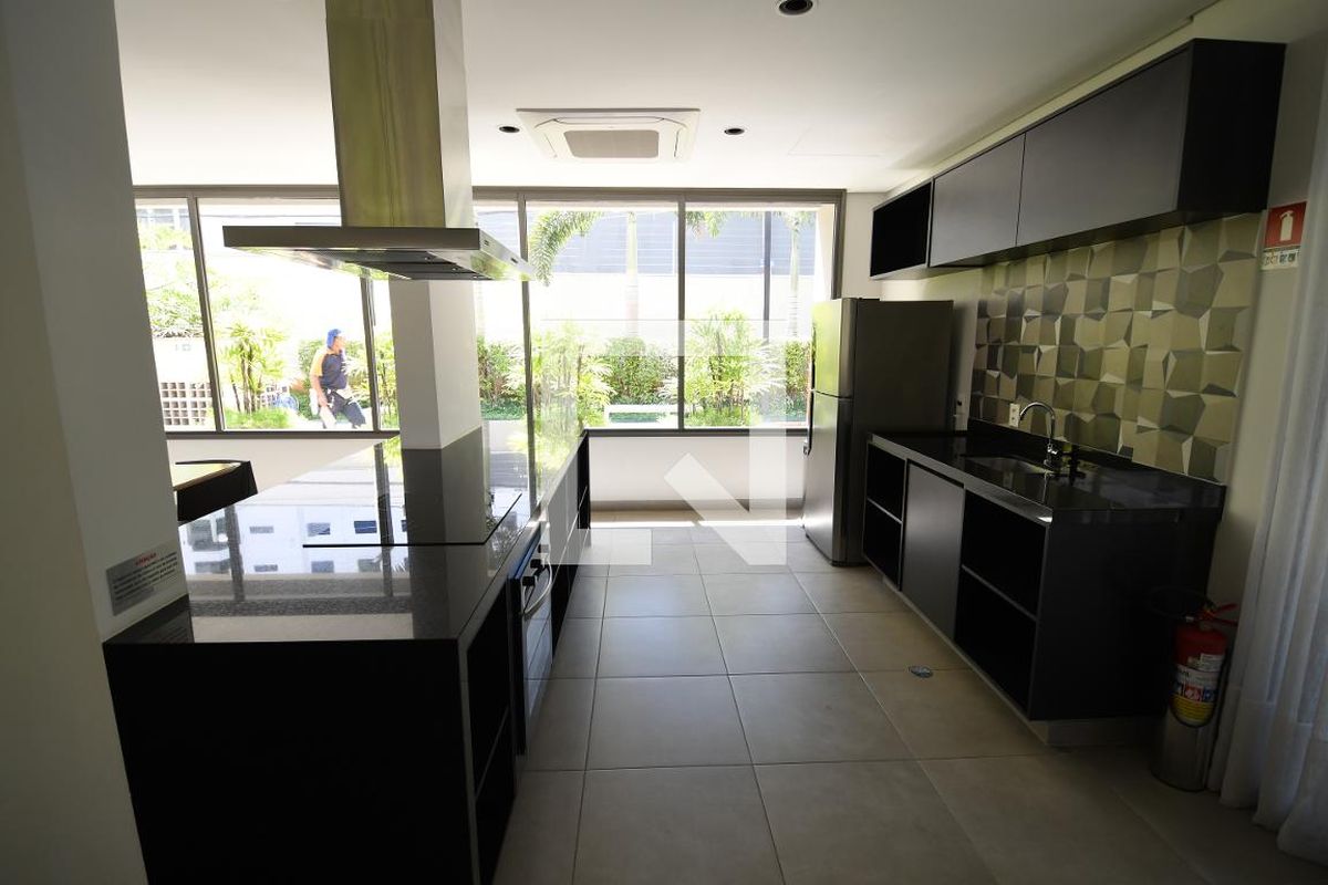 Casa à Venda - Cambuí, 1 Quarto,  40 m2 em , Campinas - sp | SoloBR