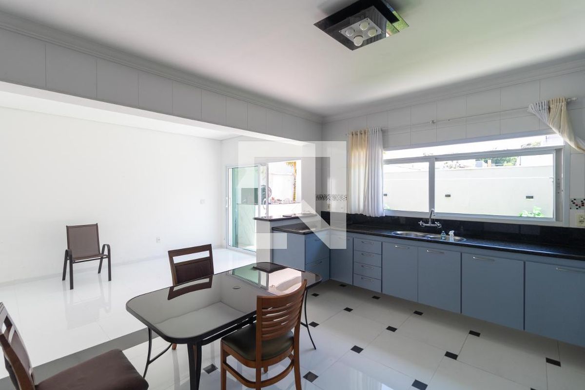 Casa à Venda - Swiss Park, 4 Quartos,  330 m2 em , Campinas - sp | SoloBR