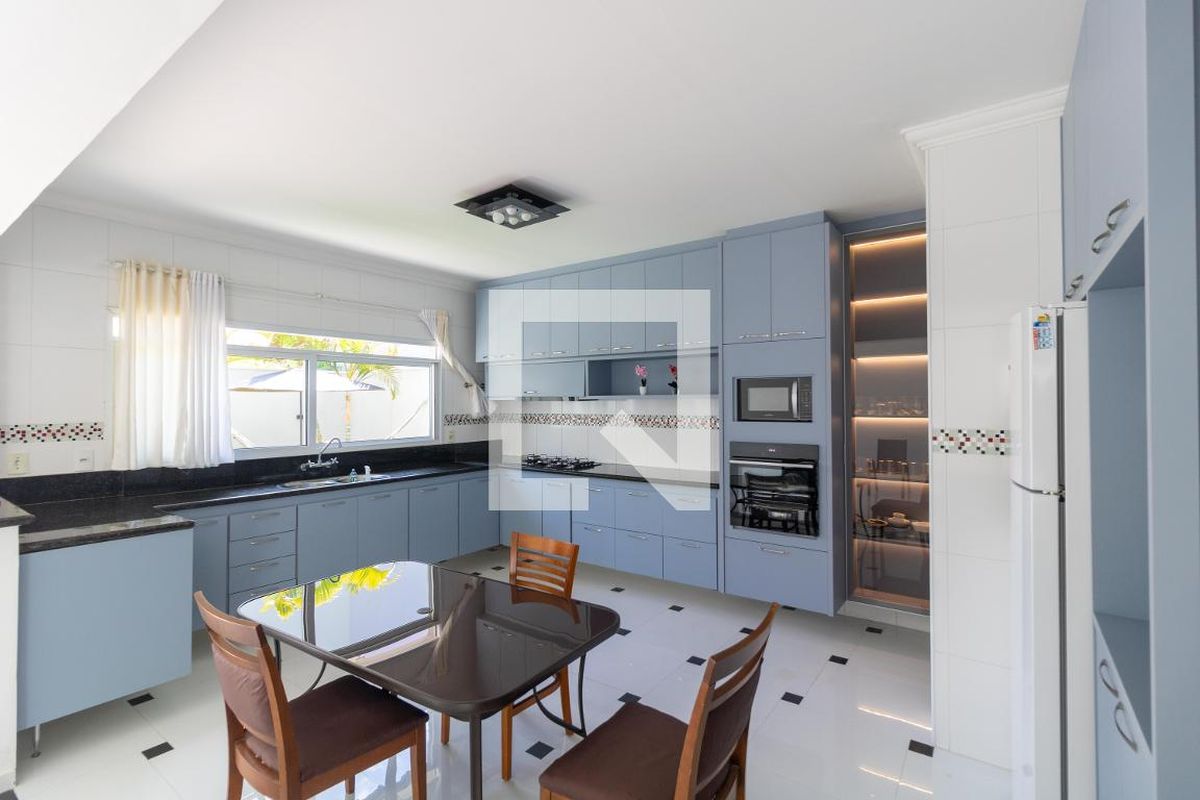 Casa à Venda - Swiss Park, 4 Quartos,  330 m2 em , Campinas - sp | SoloBR