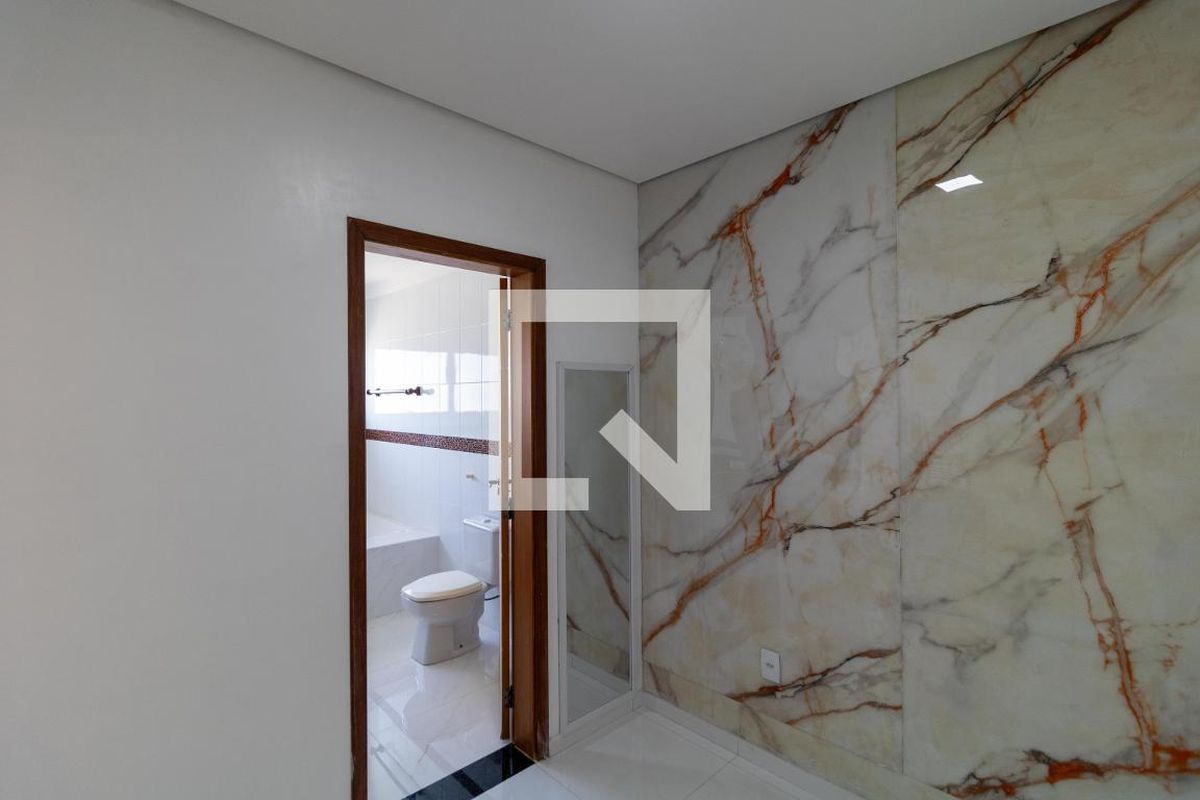 Casa à Venda - Swiss Park, 4 Quartos,  330 m2 em , Campinas - sp | SoloBR