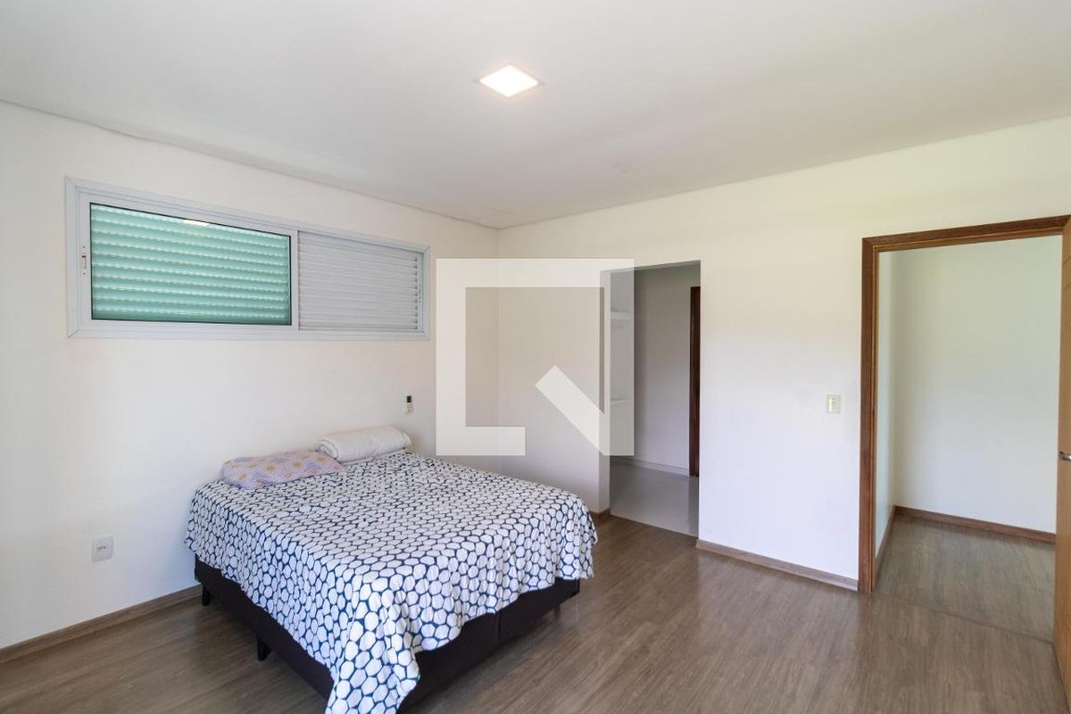 Casa à Venda - Swiss Park, 4 Quartos,  330 m2 em , Campinas - sp | SoloBR