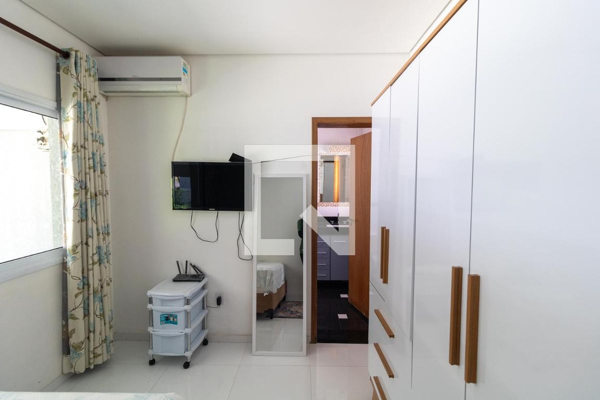 Casa à Venda - Swiss Park, 4 Quartos,  330 m2 em , Campinas - sp | SoloBR