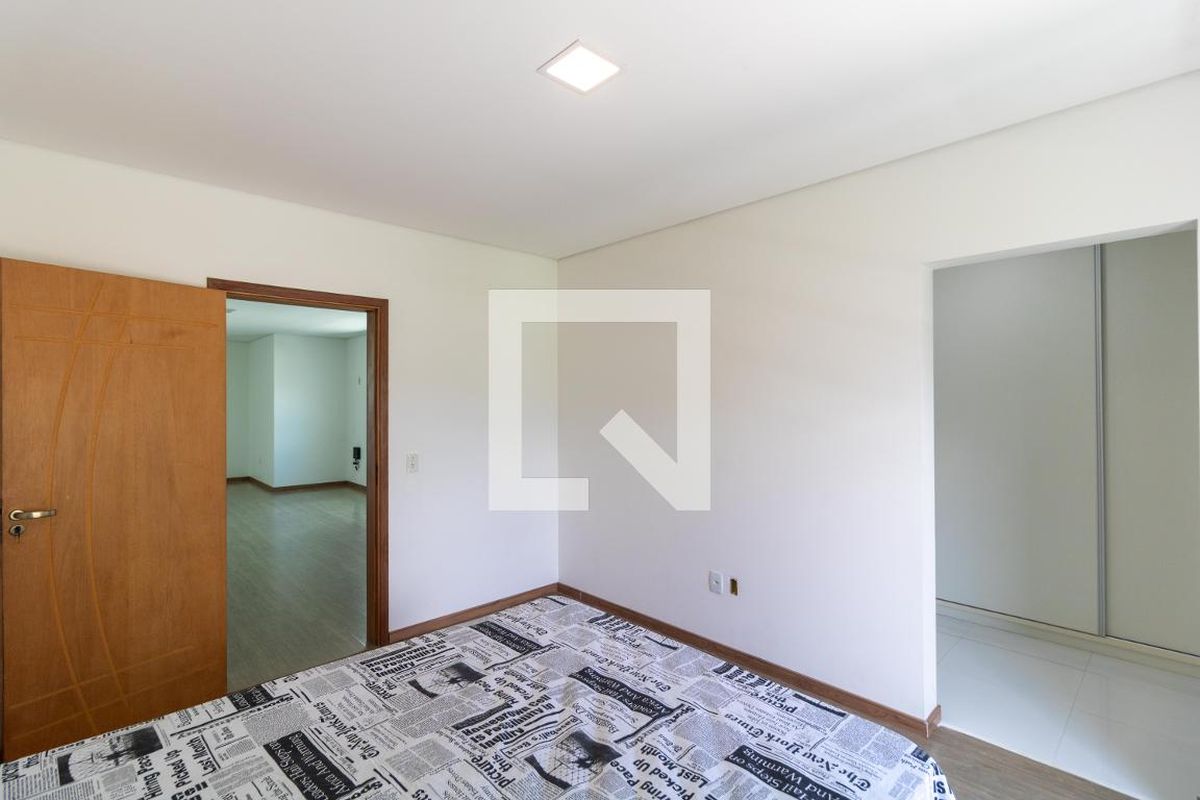 Casa à Venda - Swiss Park, 4 Quartos,  330 m2 em , Campinas - sp | SoloBR