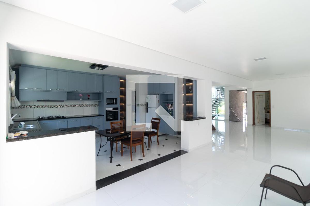 Casa à Venda - Swiss Park, 4 Quartos,  330 m2 em , Campinas - sp | SoloBR