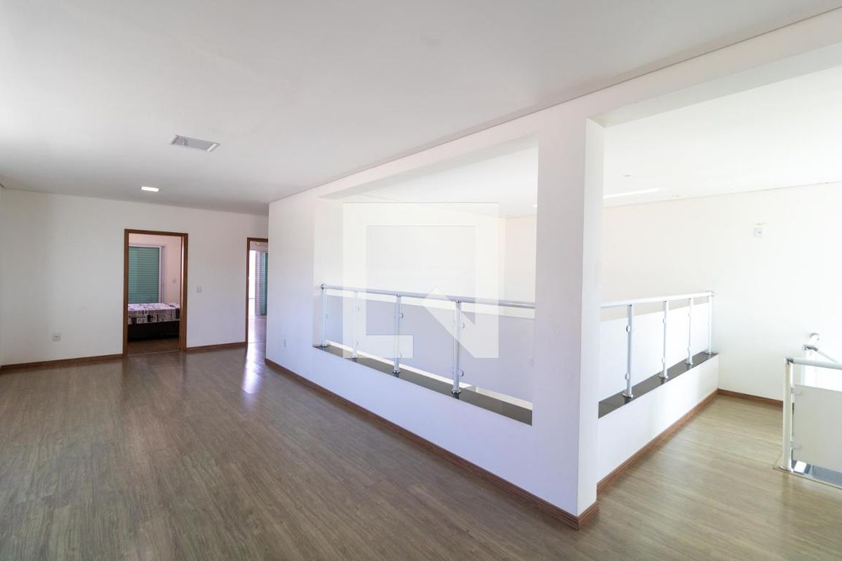 Casa à Venda - Swiss Park, 4 Quartos,  330 m2 em , Campinas - sp | SoloBR
