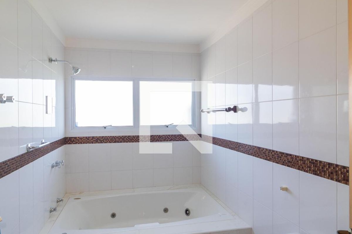 Casa à Venda - Swiss Park, 4 Quartos,  330 m2 em , Campinas - sp | SoloBR