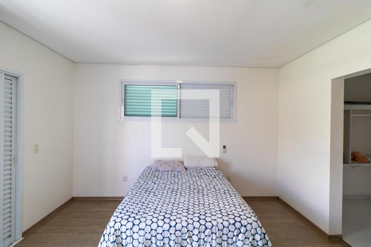 Casa à Venda - Swiss Park, 4 Quartos,  330 m2 em , Campinas - sp | SoloBR
