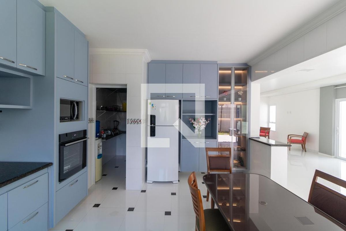 Casa à Venda - Swiss Park, 4 Quartos,  330 m2 em , Campinas - sp | SoloBR