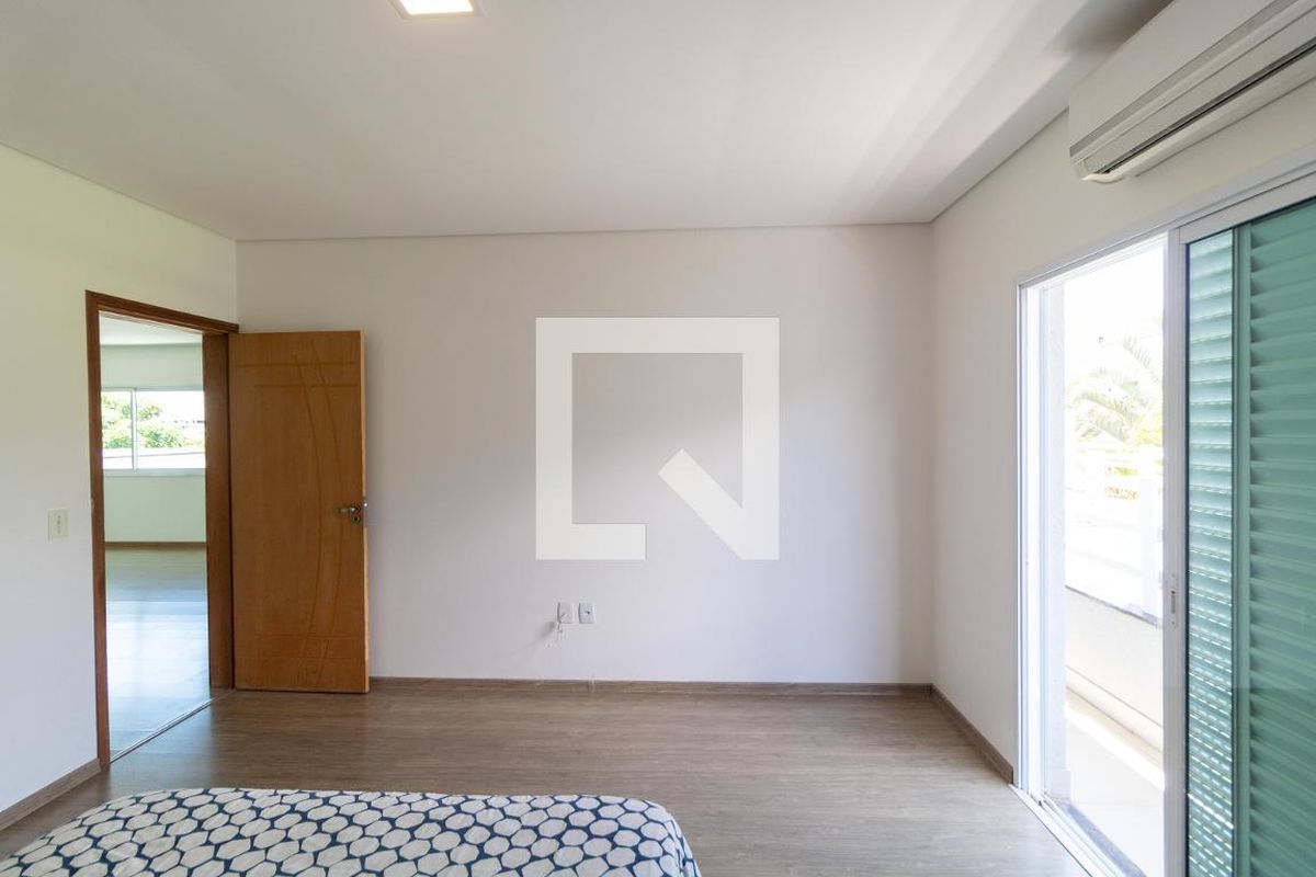 Casa à Venda - Swiss Park, 4 Quartos,  330 m2 em , Campinas - sp | SoloBR