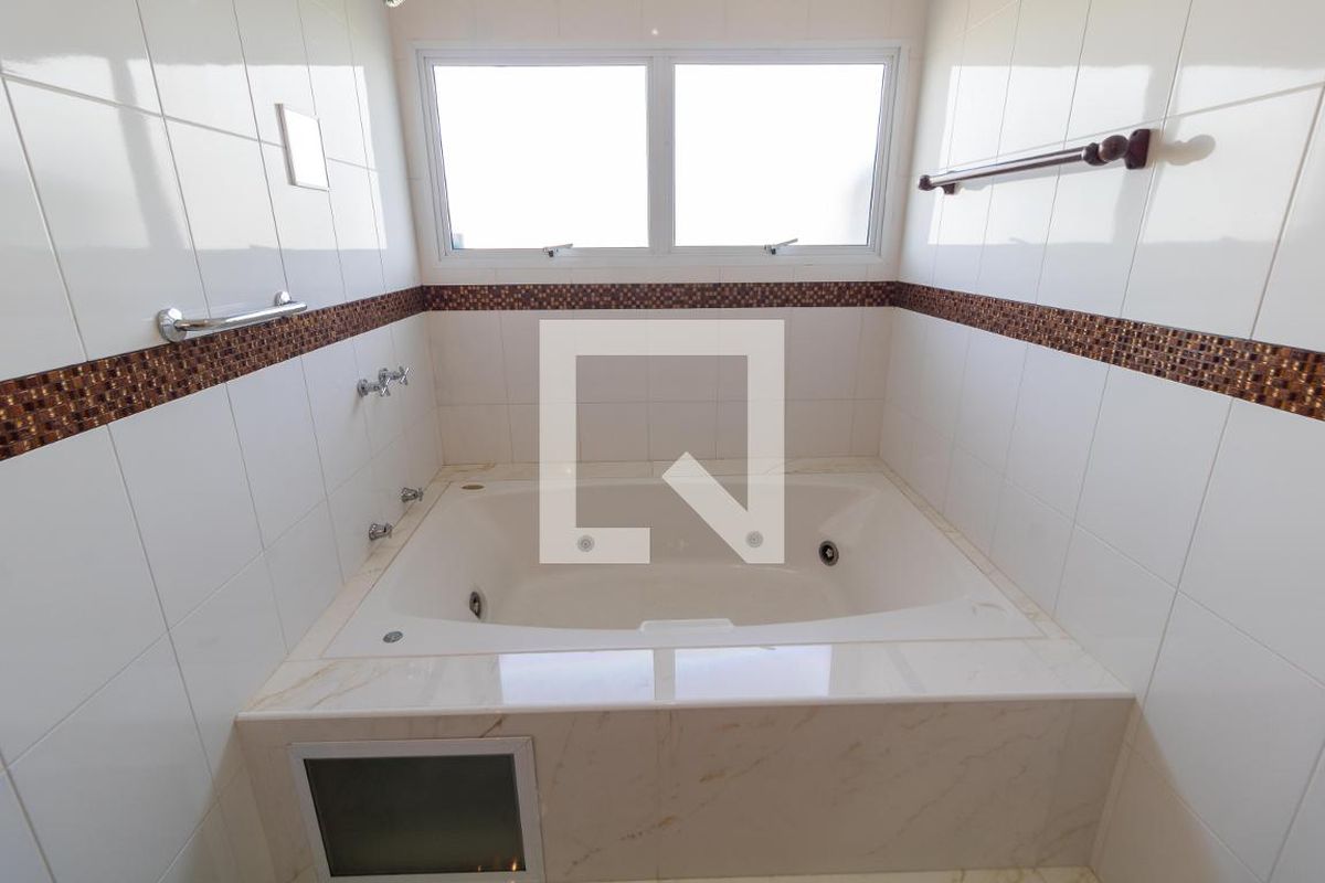 Casa à Venda - Swiss Park, 4 Quartos,  330 m2 em , Campinas - sp | SoloBR