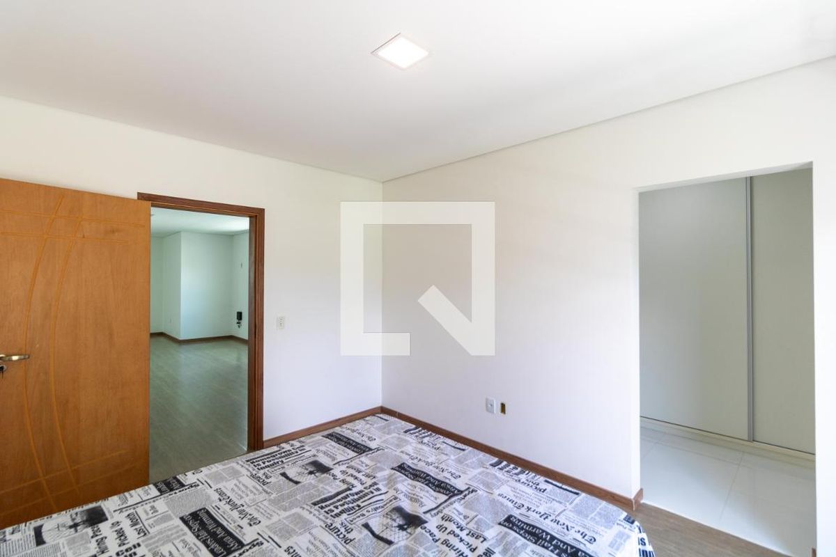 Casa à Venda - Swiss Park, 4 Quartos,  330 m2 em , Campinas - sp | SoloBR