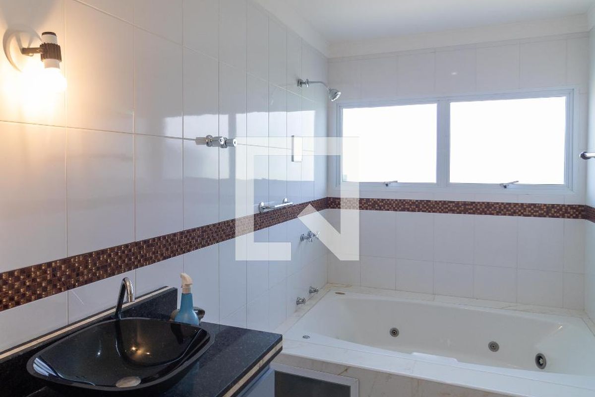 Casa à Venda - Swiss Park, 4 Quartos,  330 m2 em , Campinas - sp | SoloBR