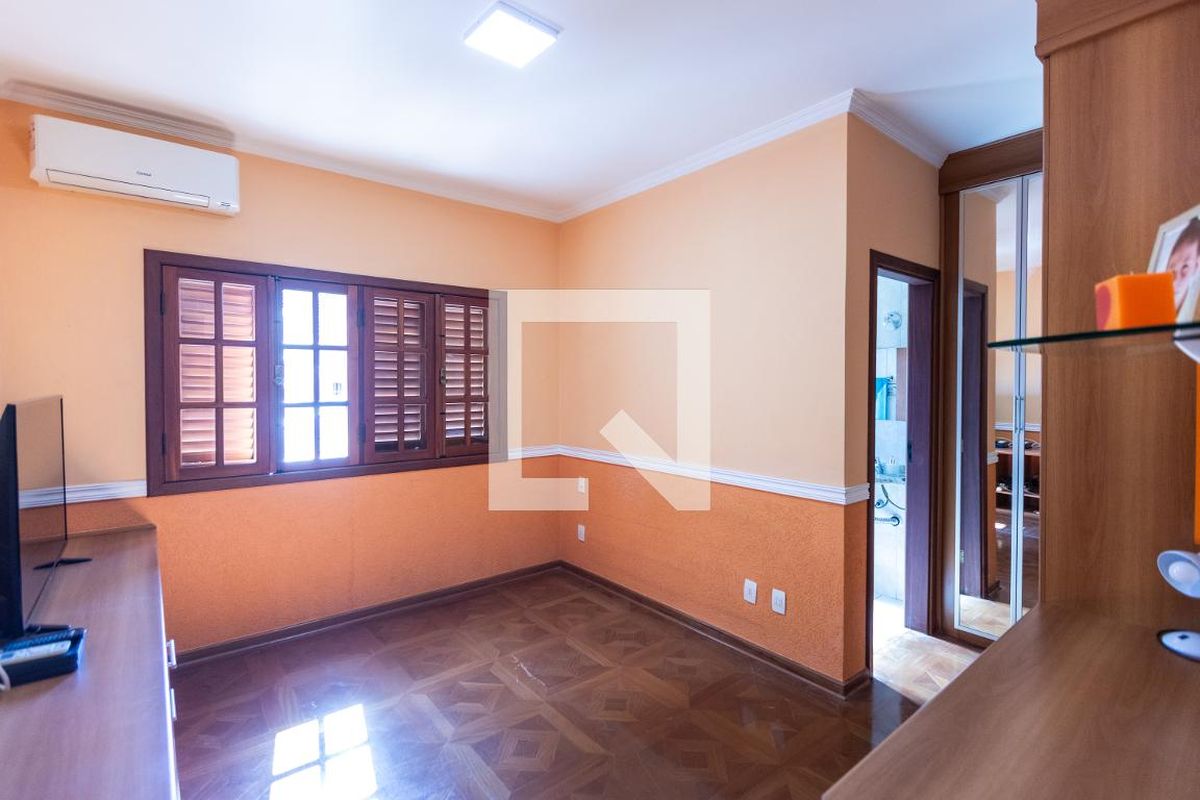 Casa à Venda - Mansões Santo Antônio, 3 Quartos,  255 m2 em , Campinas - sp | SoloBR