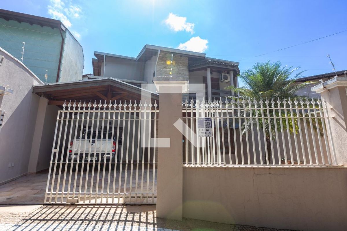 Casa à Venda - Mansões Santo Antônio, 3 Quartos,  255 m2 em , Campinas - sp | SoloBR