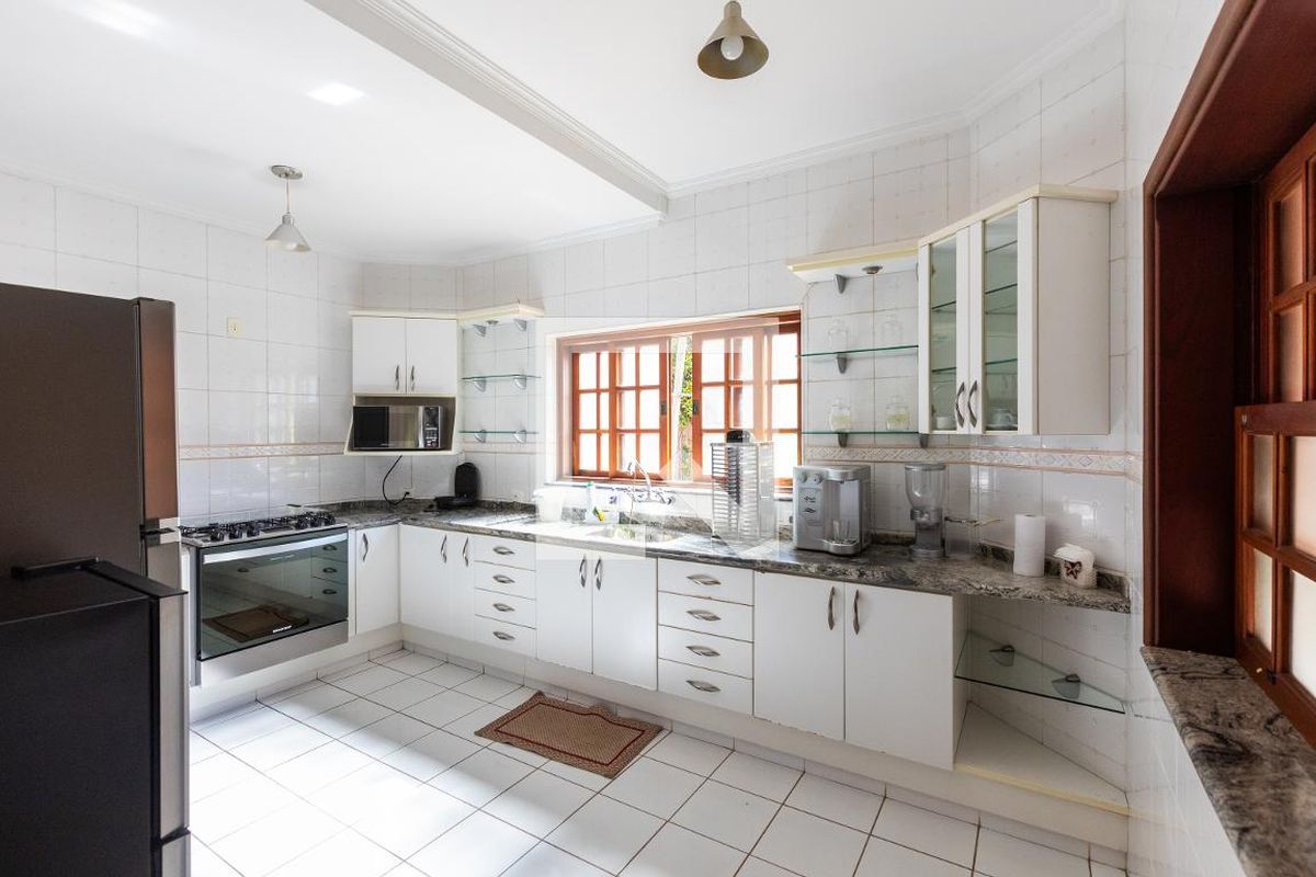 Casa à Venda - Mansões Santo Antônio, 3 Quartos,  255 m2 em , Campinas - sp | SoloBR