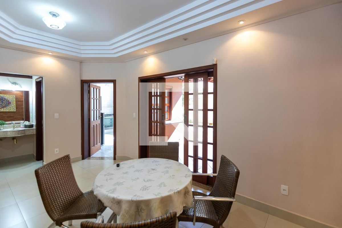 Casa à Venda - Mansões Santo Antônio, 3 Quartos,  255 m2 em , Campinas - sp | SoloBR