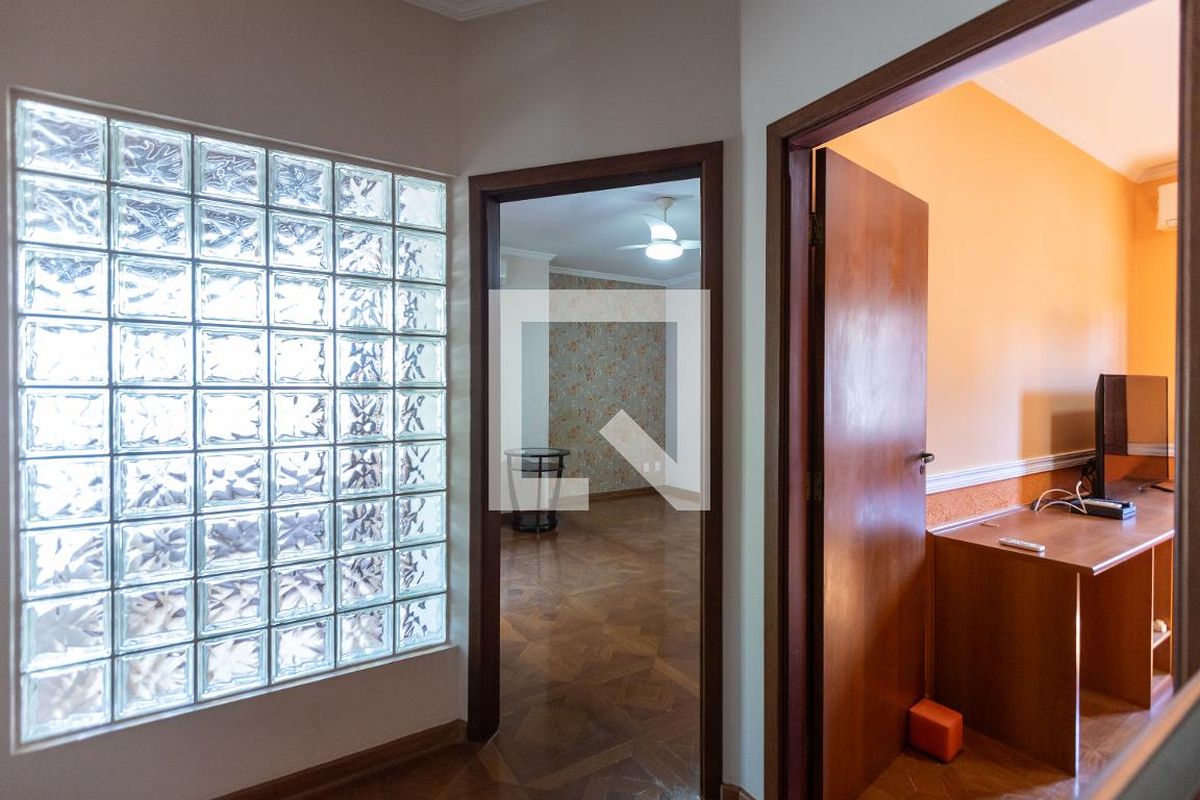 Casa à Venda - Mansões Santo Antônio, 3 Quartos,  255 m2 em , Campinas - sp | SoloBR