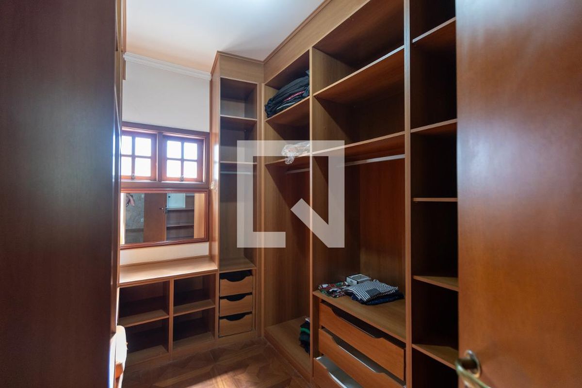 Casa à Venda - Mansões Santo Antônio, 3 Quartos,  255 m2 em , Campinas - sp | SoloBR