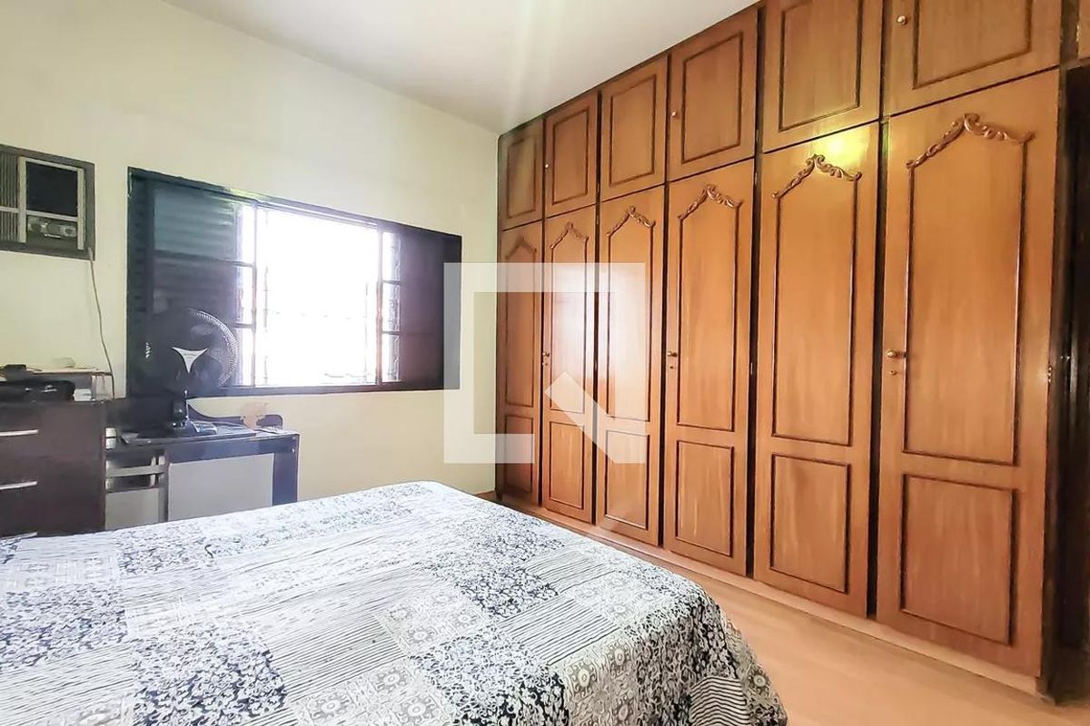 Casa à Venda - Guanabara, 4 Quartos,  400 m2 em , Campinas - sp | SoloBR