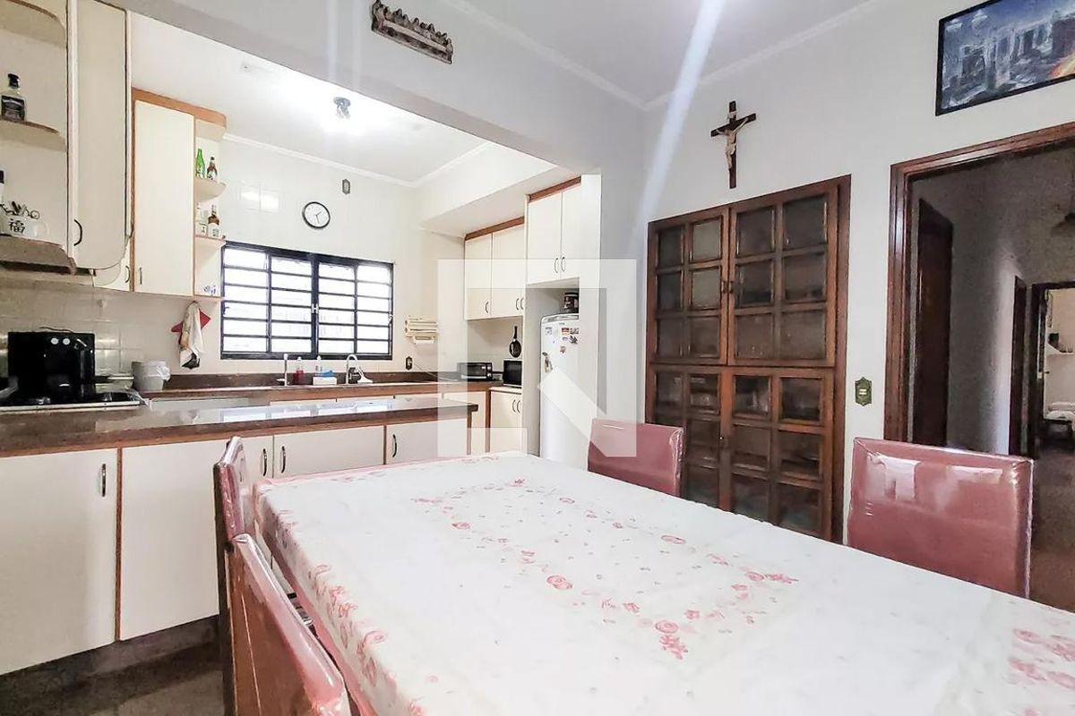 Casa à Venda - Guanabara, 4 Quartos,  400 m2 em , Campinas - sp | SoloBR