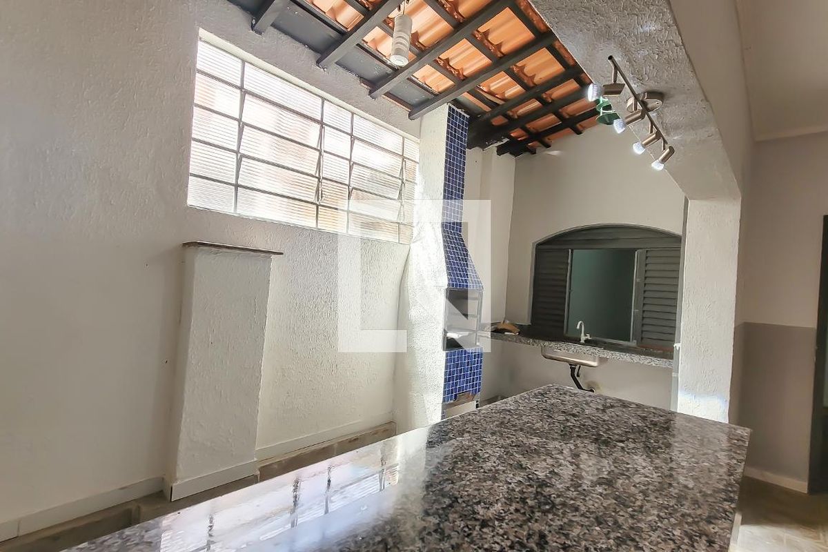 Casa à Venda - Bosque, 3 Quartos,  160 m2 em , Campinas - sp | SoloBR