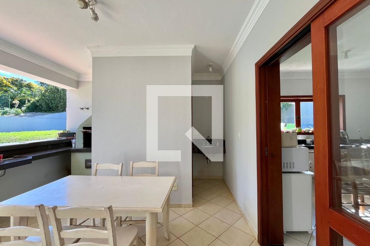 Casa à Venda - Lot. Alphaville Campinas, 4 Quartos,  265 m2 em , Campinas - sp | SoloBR
