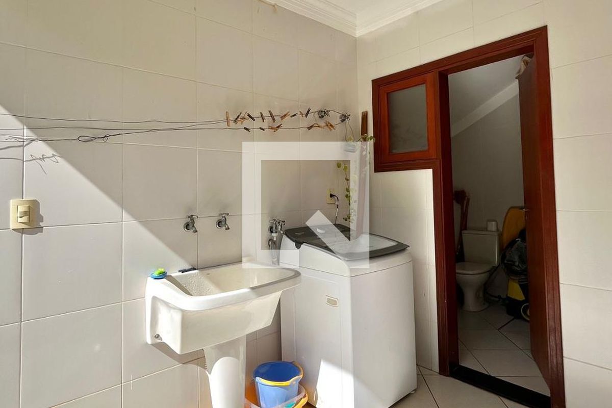 Casa à Venda - Lot. Alphaville Campinas, 4 Quartos,  265 m2 em , Campinas - sp | SoloBR