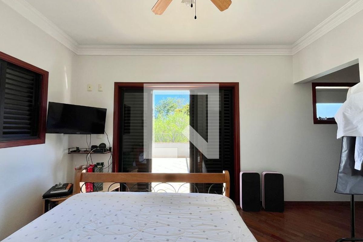 Casa à Venda - Lot. Alphaville Campinas, 4 Quartos,  265 m2 em , Campinas - sp | SoloBR