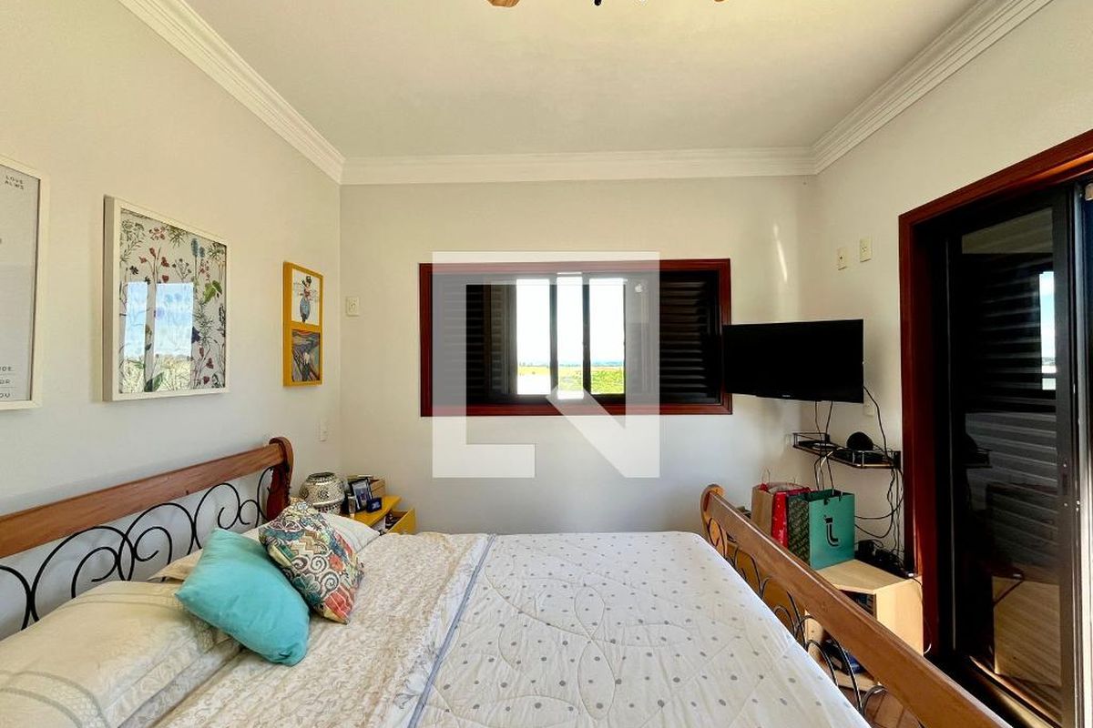Casa à Venda - Lot. Alphaville Campinas, 4 Quartos,  265 m2 em , Campinas - sp | SoloBR