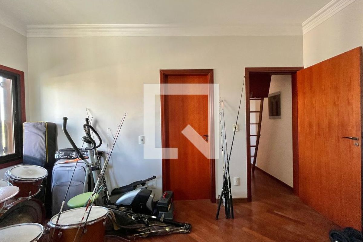 Casa à Venda - Lot. Alphaville Campinas, 4 Quartos,  265 m2 em , Campinas - sp | SoloBR