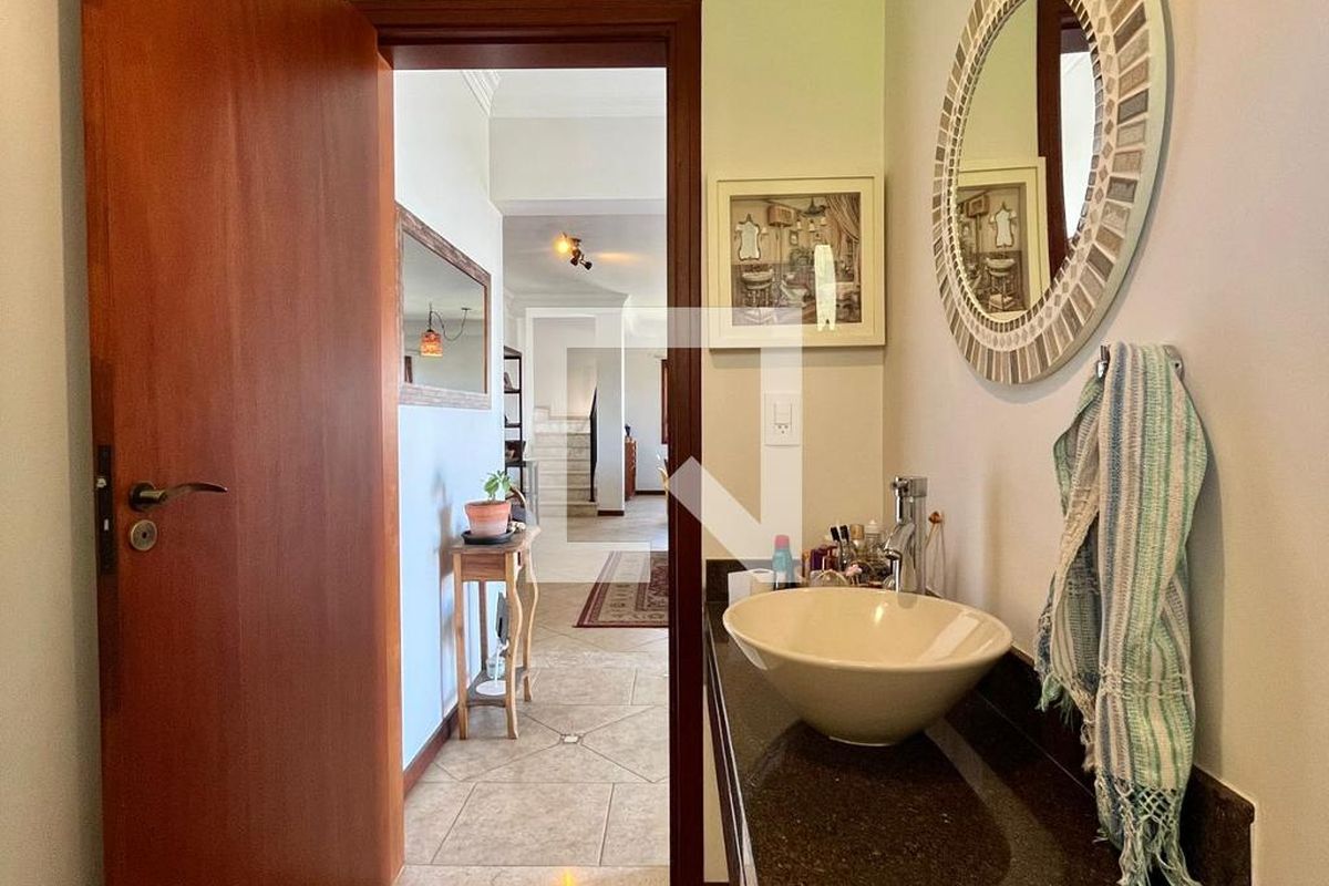 Casa à Venda - Lot. Alphaville Campinas, 4 Quartos,  265 m2 em , Campinas - sp | SoloBR