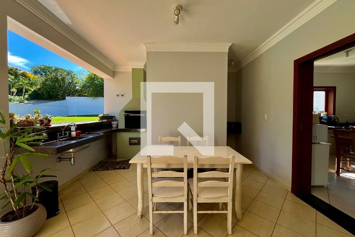 Casa à Venda - Lot. Alphaville Campinas, 4 Quartos,  265 m2 em , Campinas - sp | SoloBR
