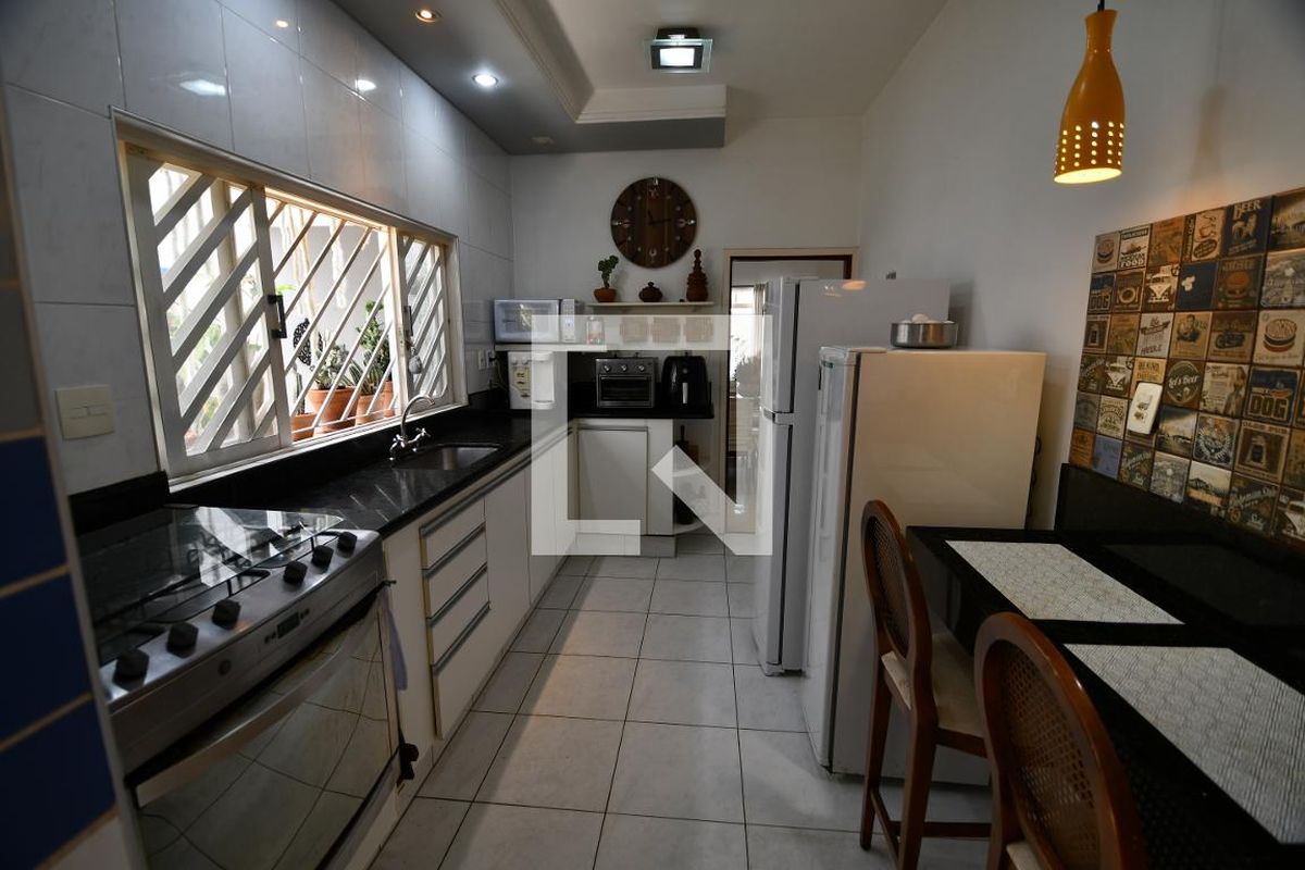 Casa à Venda - Cambuí, 3 Quartos,  190 m2 em , Campinas - sp | SoloBR