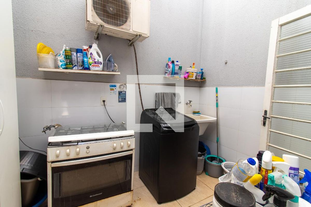 Casa à Venda - Guanabara, 3 Quartos,  197 m2 em , Campinas - sp | SoloBR