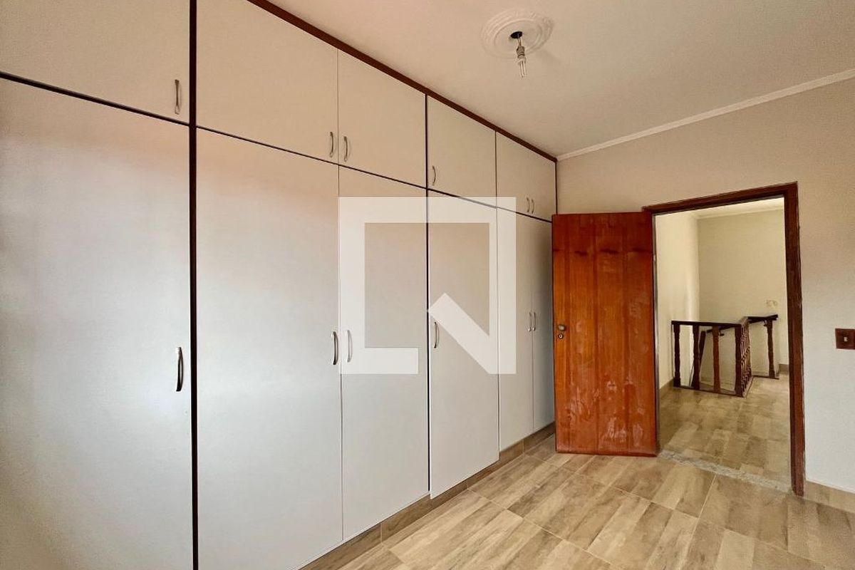 Casa à Venda - Barão Geraldo - Centro, 3 Quartos,  180 m2 em , Campinas - sp | SoloBR