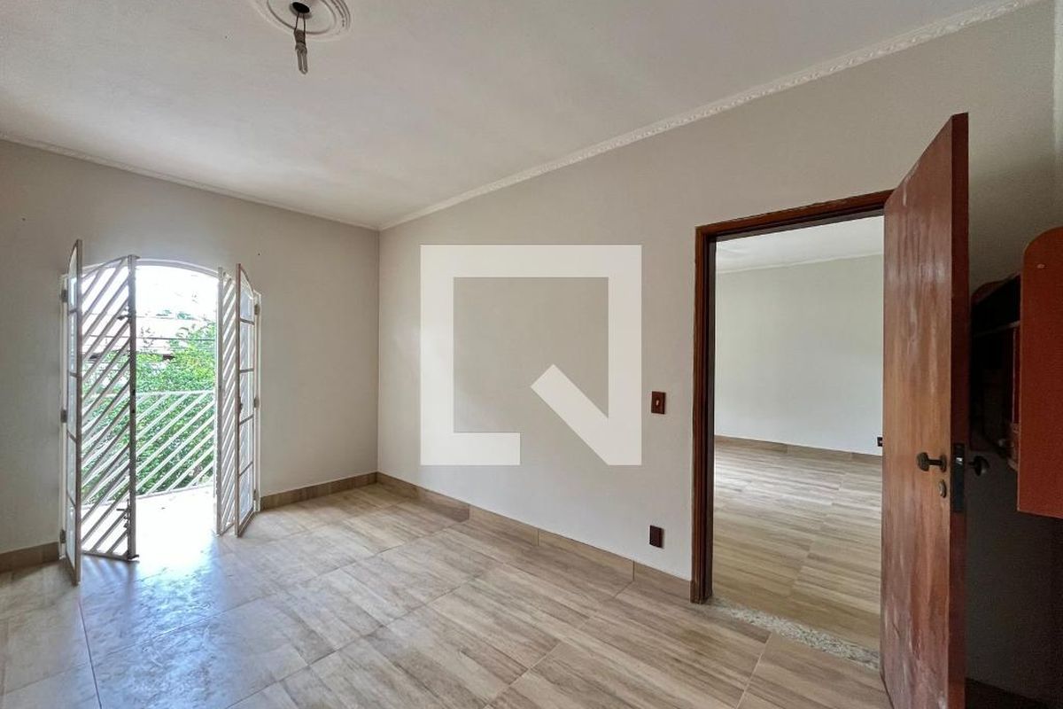 Casa à Venda - Barão Geraldo - Centro, 3 Quartos,  180 m2 em , Campinas - sp | SoloBR