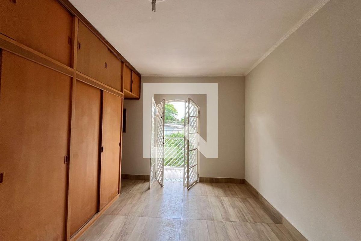 Casa à Venda - Barão Geraldo - Centro, 3 Quartos,  180 m2 em , Campinas - sp | SoloBR