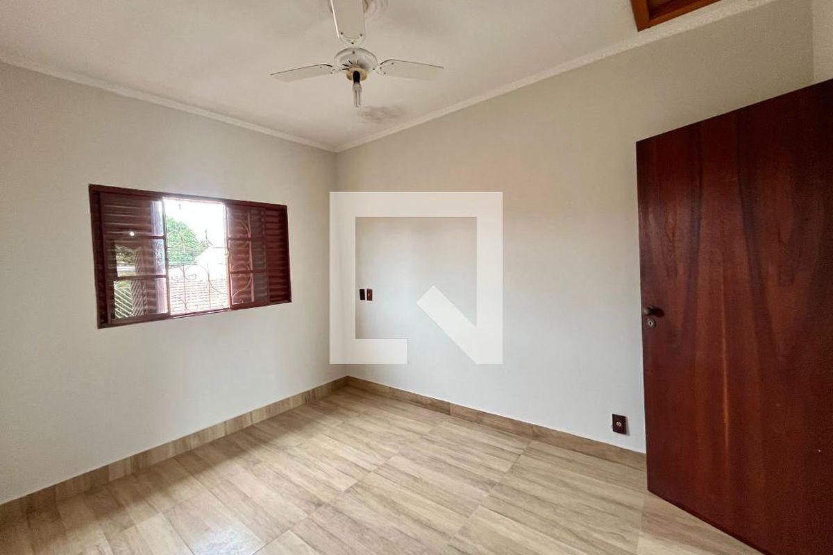 Casa à Venda - Barão Geraldo - Centro, 3 Quartos,  180 m2 em , Campinas - sp | SoloBR