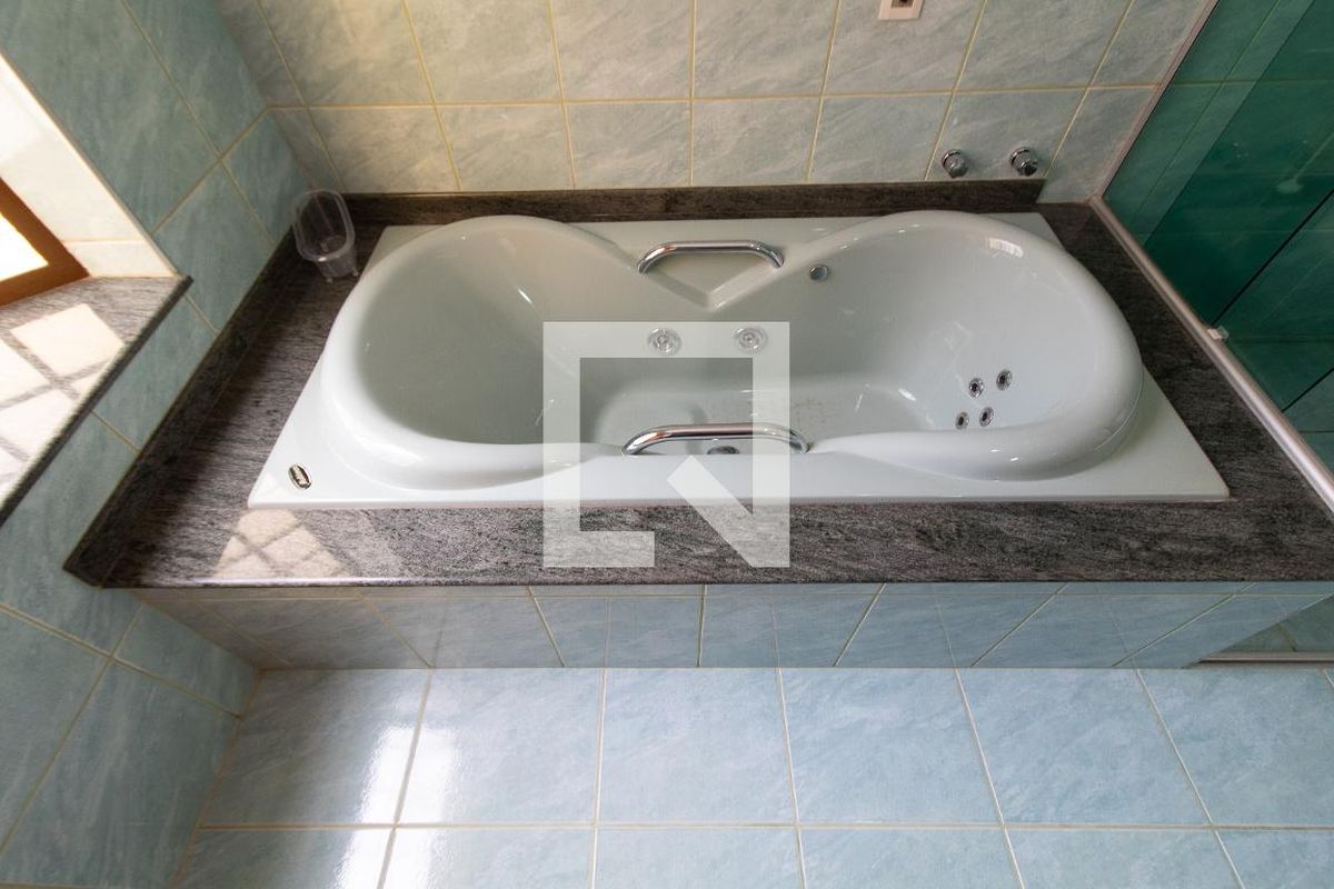 Casa à Venda - Fazenda Santa Cândida, 4 Quartos,  450 m2 em , Campinas - sp | SoloBR