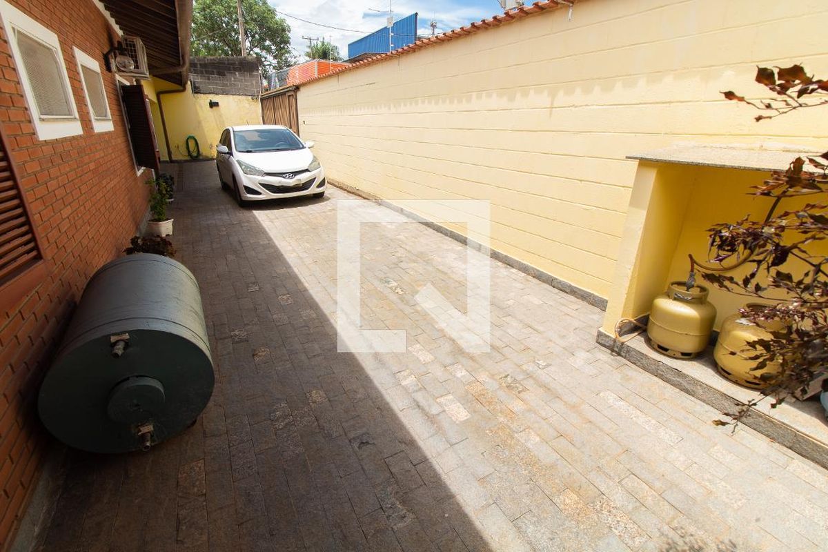 Casa à Venda - Fazenda Santa Cândida, 4 Quartos,  450 m2 em , Campinas - sp | SoloBR