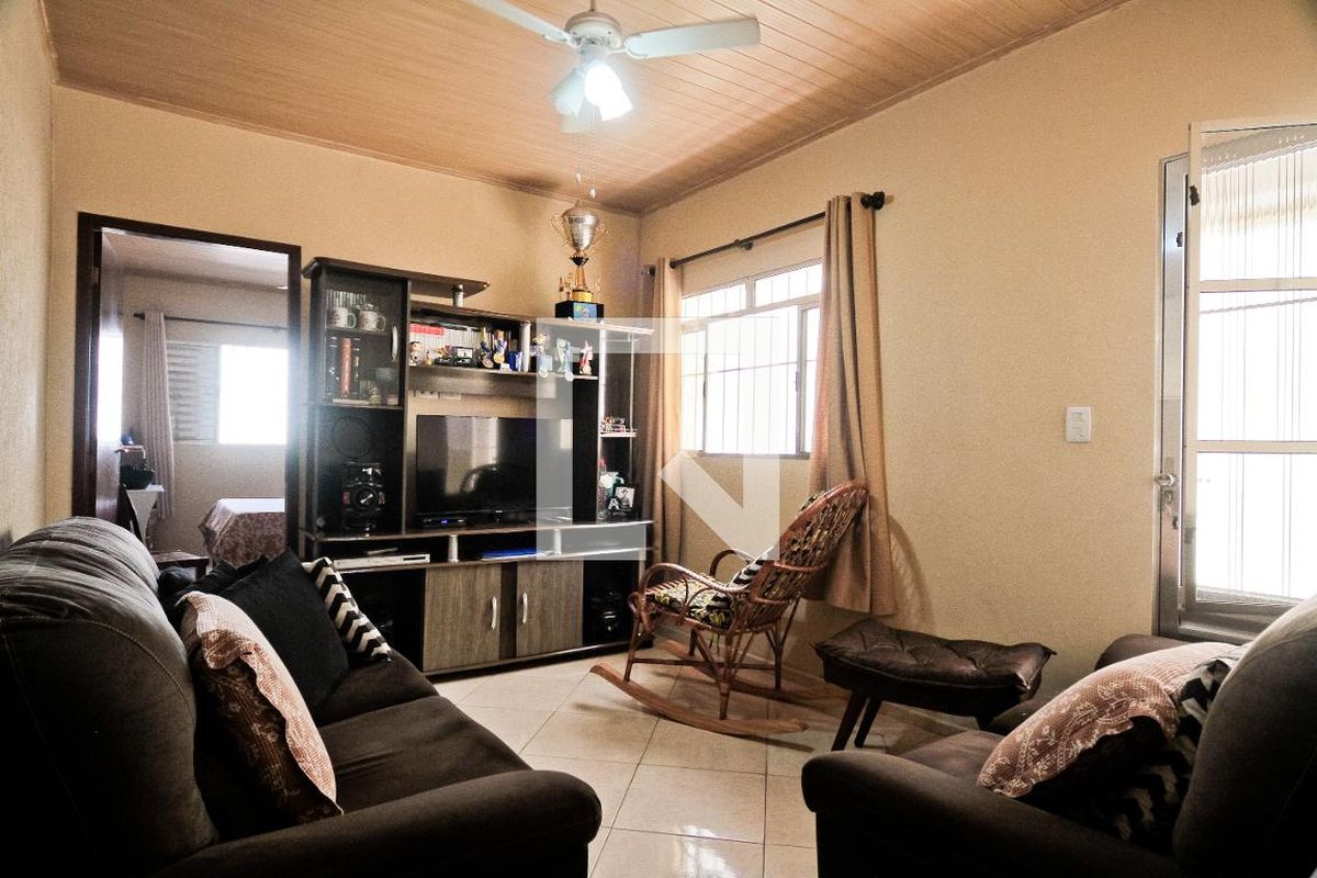 Casa, 3 quartos, 247 m² - Foto 2
