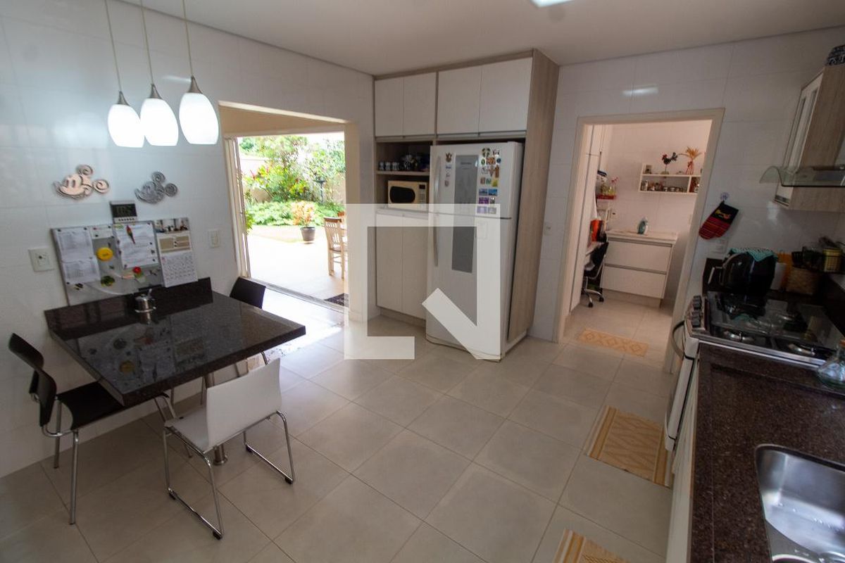 Casa à Venda - Lot. Alphaville Campinas, 3 Quartos,  414 m2 em , Campinas - sp | SoloBR