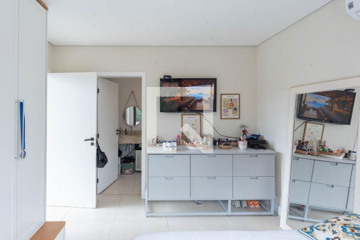 Casa à Venda - Swiss Park, 3 Quartos,  318 m2 em , Campinas - sp | SoloBR